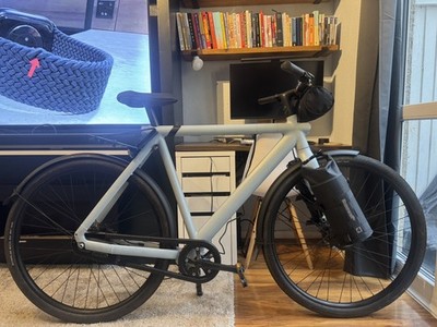 Vanmoof S3 very low mileage (450) complete with accessories 