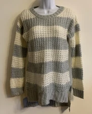 (NWT) Rue 21  Juniors Size Med Gray & White Striped Beautiful Loose Knit Sweater