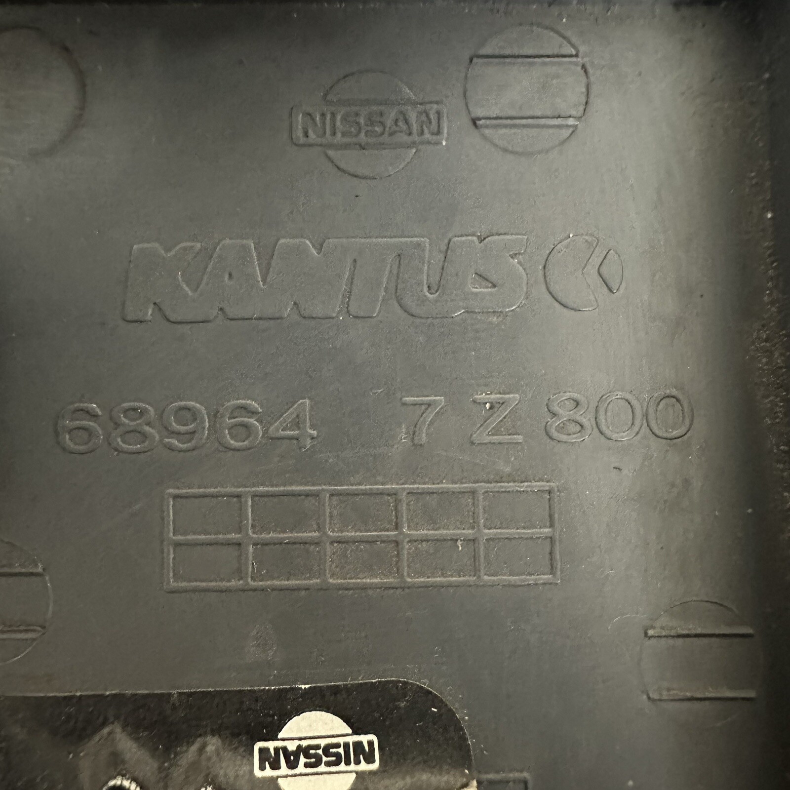 01-04 Nissan Xterra Interior Gray Lid Fuse Box Access Panel Cover OEM Genuine