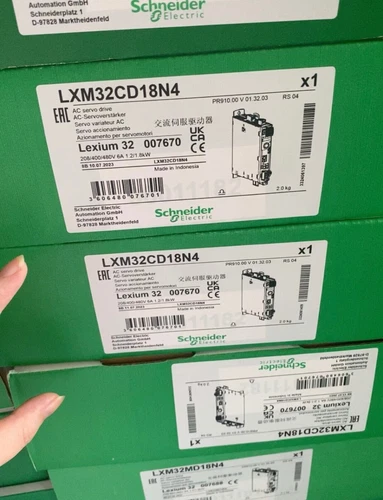 .1PC Schneider LXM32CD18N4 servo controller, New FedEx /DHL ships