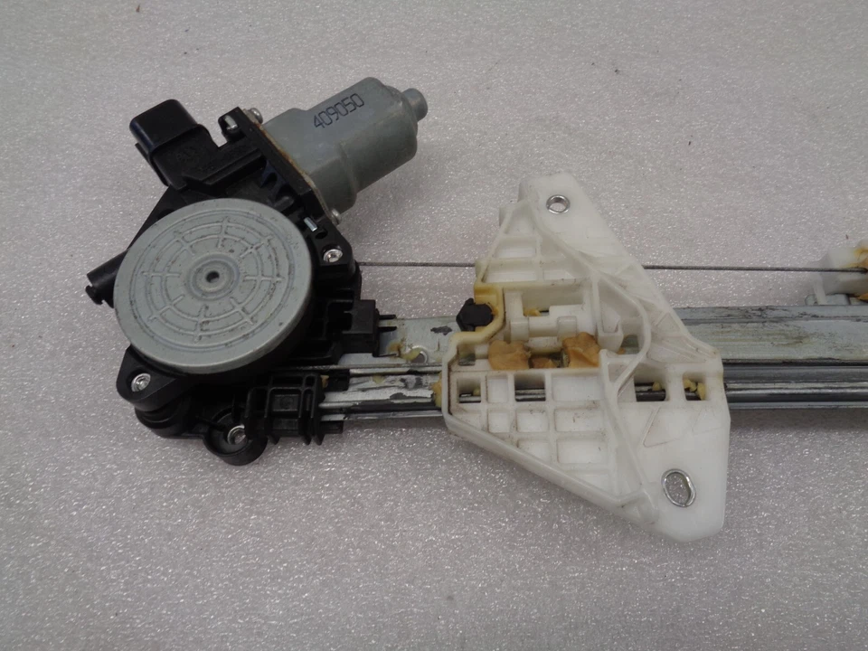 13-15 Subaru XV Crosstrek Front Left Driver Window Motor Regulator OEM AK240440 - Image 3 of 4