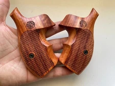 New! Hardwood Grip for S&W K/L frame Round Butt Checker Engraved Open Back Strap