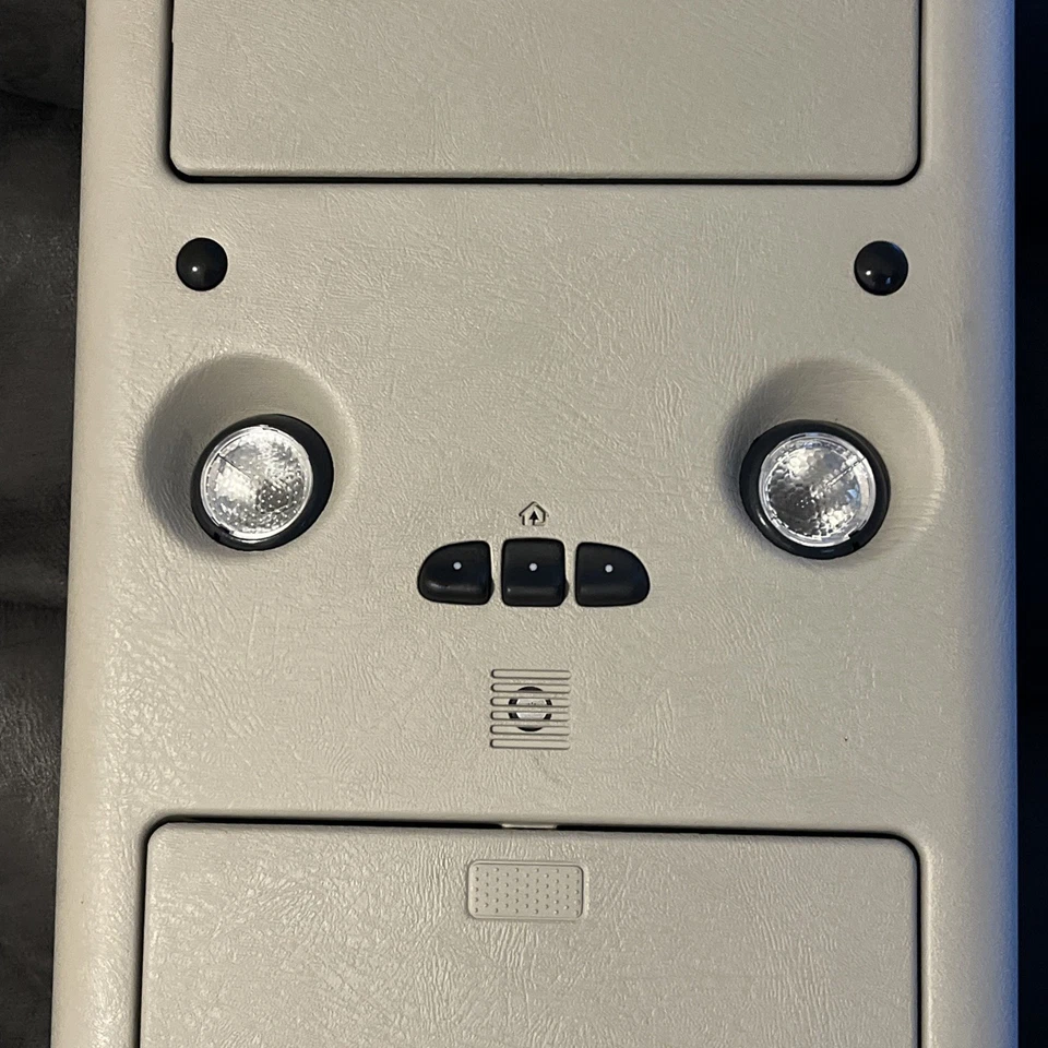 03-07 Hummer H2 Roof Overhead Storage Console Map Lamps 3 Compartment Oem - Image 2 of 4