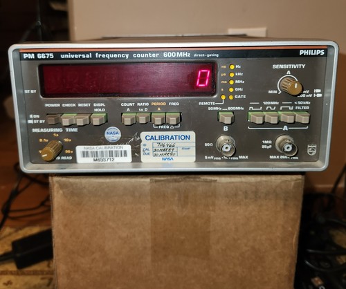 Philips PM6675 Universal Frequency Counter 600 MHz Used Powers On