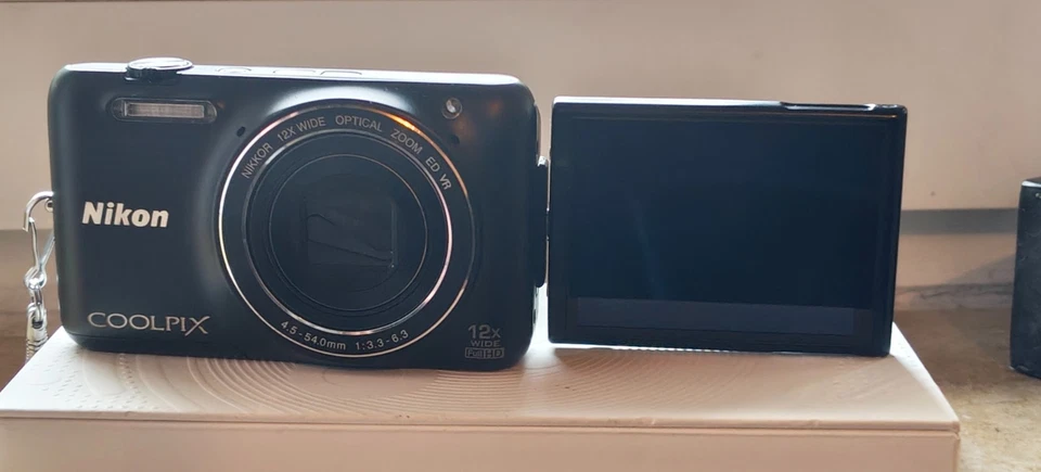 NIKON COOLPIX S6600 SCHWARZ DREHBARES DISPLAY IDEAL für SELFIES (wie neu) - Bild 2 von 4