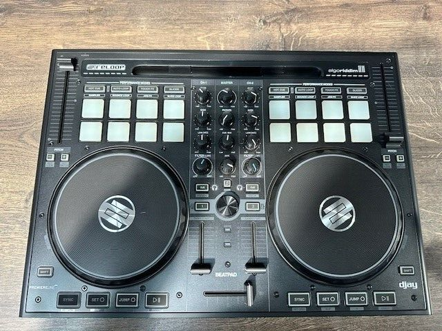 Reloop BeatPad 2 クロスプラットフォーム DJコントローラー Amazon.com: Reloop Beatpad-2 Cross Platform DJ Controller for iPad