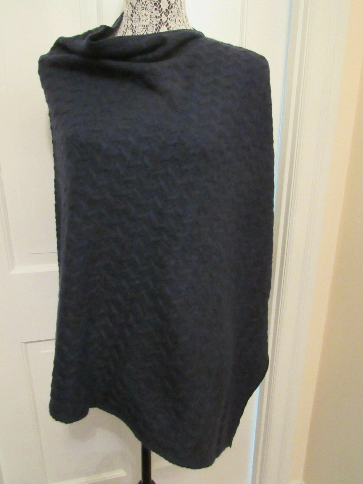 Cashmere Cashmere Cabled Poncho – Inkwell (Navy) NWT - $330