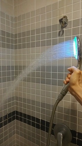 Colorful HEAD Home Bathroom 7 Colors Changing LED Shower Water Glow ...