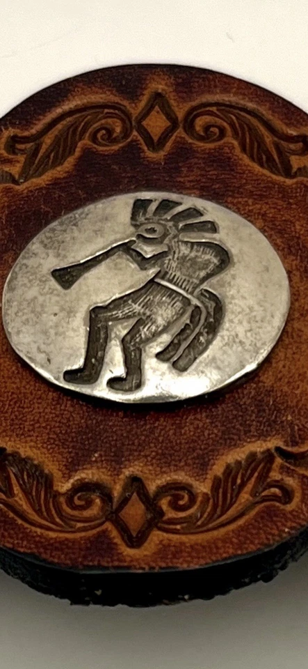 Cordón de pelo de cuero vintage con colgante y palo Kokopelli de plata de ley. Regalo Foto 3 de 4