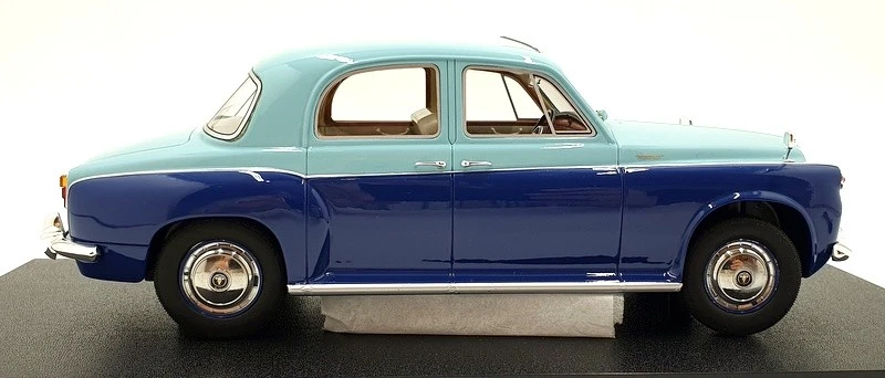 Resina Cult escala 1/18 CML173-2 - Rover 110 P4 - azul/azul Foto 3 de 4