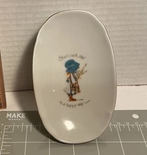 Vintage Holly Hobbie White Ceramic Soap Dish Trinket pedestal " Start Each Day "