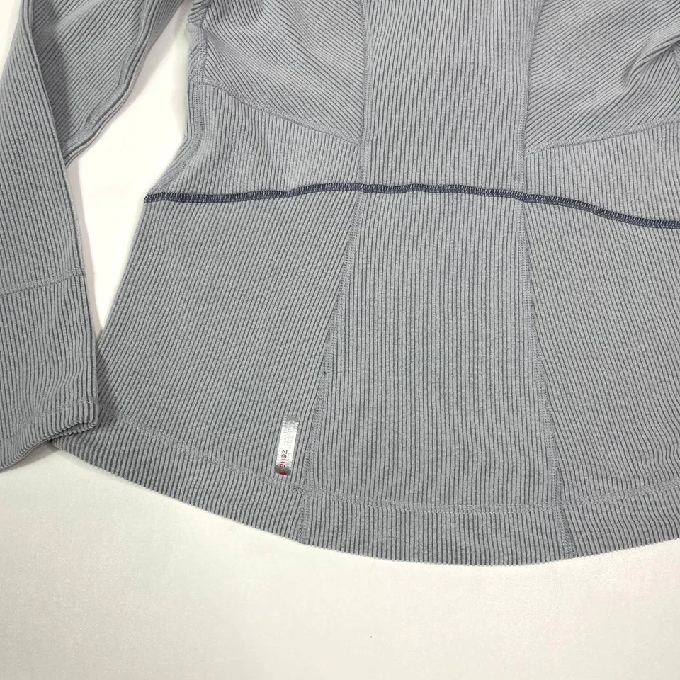 Zella gray 1/4 zip hooded sweater small - Image 4 of 4