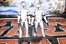 TWO CLONE TROOPER   CLONE WARS  3.75 INCH STAR WARS FIGURES   REF D8242