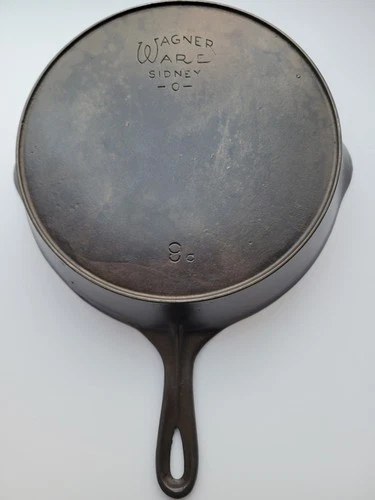 Wagner Ware Sidney -0 Cast Iron  No. 9C Flat-Bottomed Skillet with Heat Ring.