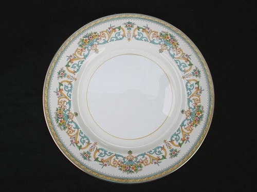 Aynsley HENLEY. Dinner Plate. Diameter 10 ½ inches. Plain edge.