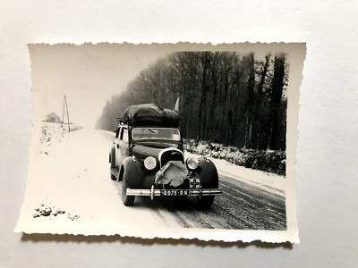 1945 Krieg altes Foto Schnee weiße Flagge Pazifismus Berliet Coulommiers