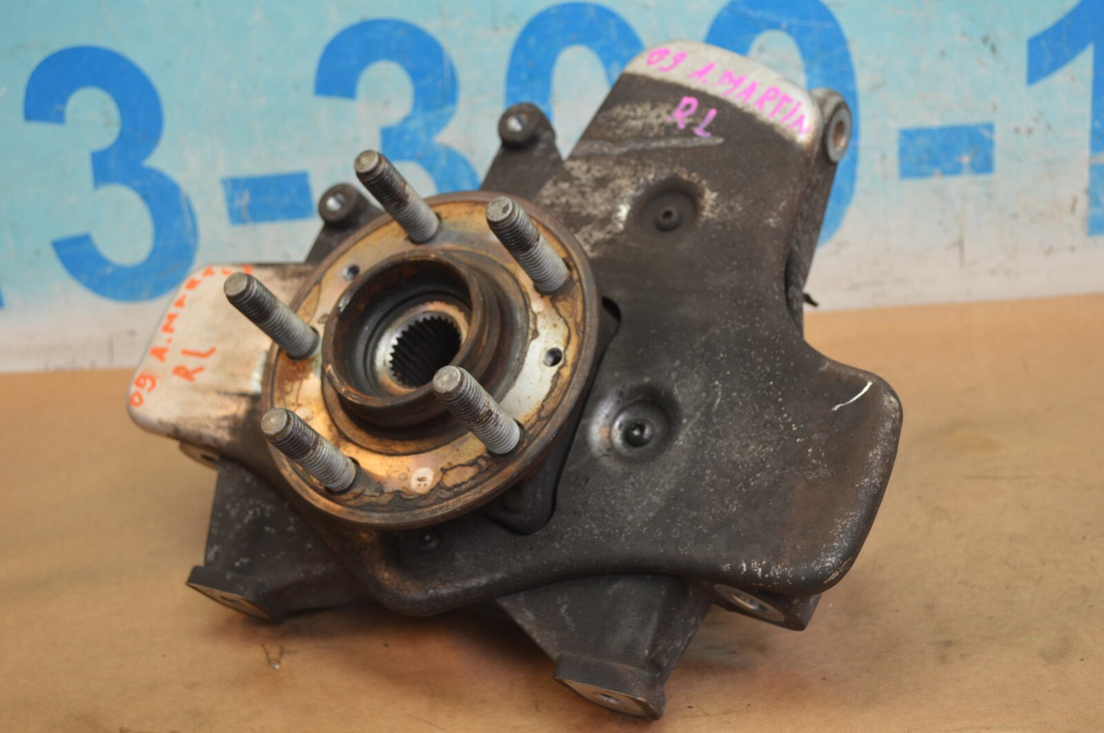 2009 ASTON MARTIN VANTAGE V8 REAR LEFT DRIVER SIDE SPINDLE KNUCKLE HUB BEARING
