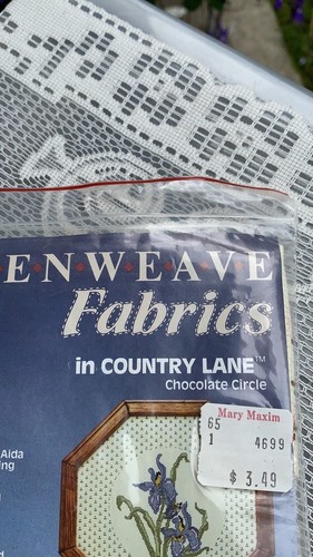 Evenweave Fabrics Cross Stitch 16"x16" 14ct Aida Chocolate Circle - Picture 3 of 3