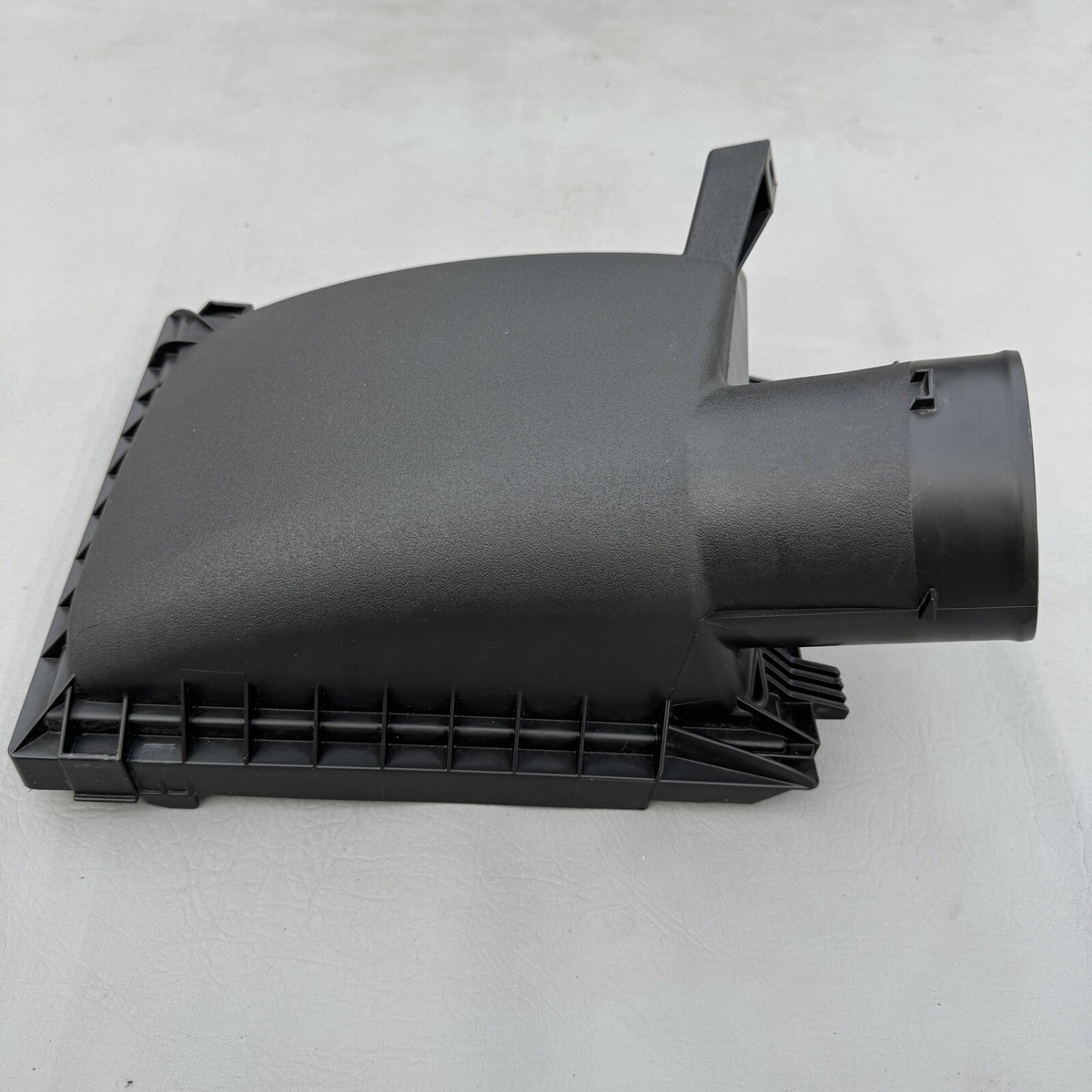 14-21 Toyota Tundra Sequoia 5.7L Air Cleaner Intake Upper Cover