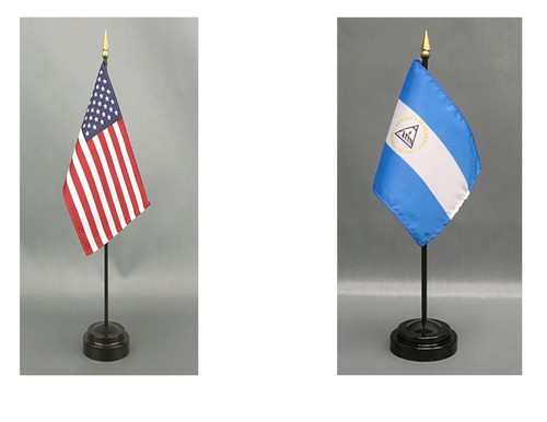 Hecho en los EE. UU.- 1 American & 1 Country Rayon 4""x6"" Bandera de escritorio de oficina y 2 soportes - Imagen 145 de 217