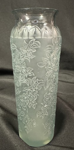 Lalique Crystal Vase Bleu Bougainvillier about 7 Inches Tall Beautiful Shape - Picture 4 of 7