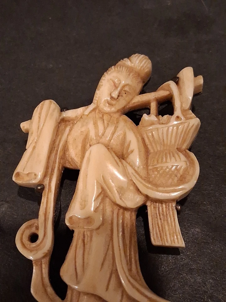 Broche tallado vintage de oro lavado Giesha asiático esterlina PLATA H.K.F.D. (C) Foto 2 de 4