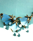 VINTAGE GOLD TONE METAL  PLASTIC TRIPLE BELL DANGLE PENDANT COLLAR NECKLACE — photo 3