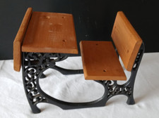 Großer Puppenschulschreibtisch Gusseisen & Holz