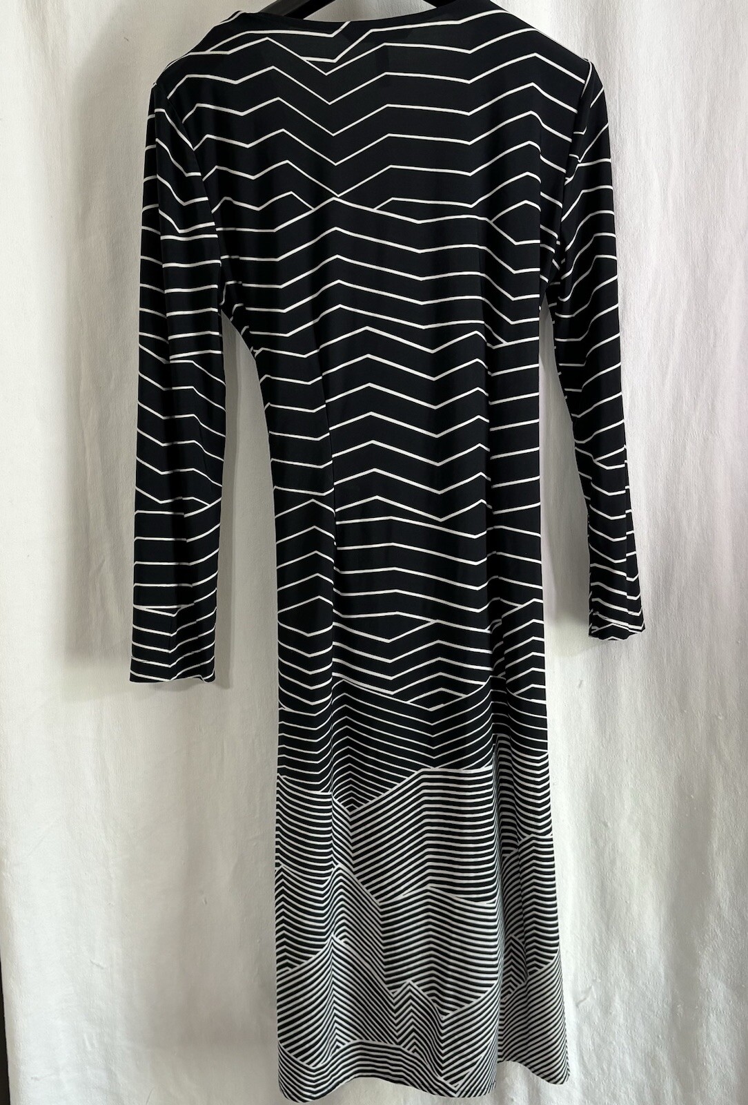 BCBG MAXAZRIA “Adele” Black & White Geometric 3/4… - image 5