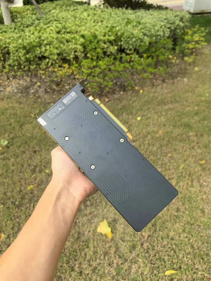 NVIDIA Titan V 12GB HBM2 Professional CUDA Graphics Card GPU 900-1G500-0000-RF2 - Image 3 of 4