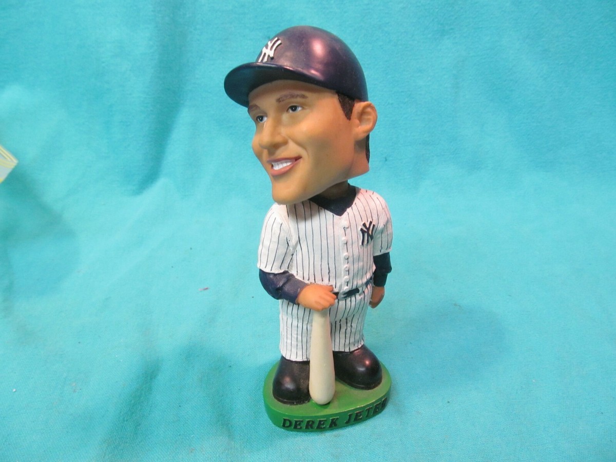 記念グッズ Derek Jeter bobblehead DEREK JETER CAPTAIN AMERICA YANKEES BOBBLEHEAD STADIUM 6/23