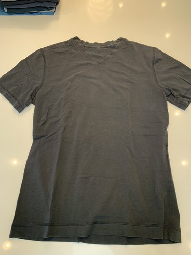 LULULEMON V-Neck T-shirt Black | Size 