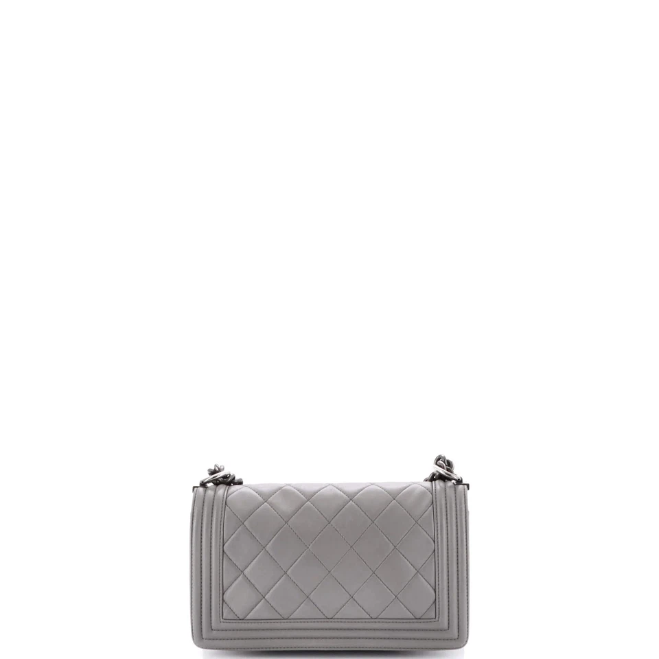 Bolso Chanel Boy con Solapa Acolchado Piel de Cordero Antiguo Mediano Foto 3 de 4