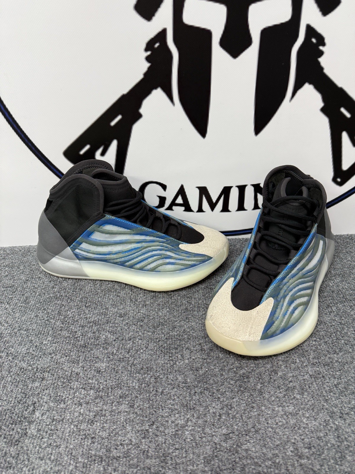 SAOLA Adidas Yeezy QNTM "Frozen Blue" Taglia 11 OTTIME CONDIZIONI SENZA SCATOLA Spedizione gratuita!