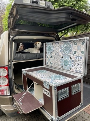COOLE UND INDIVIDUELLE KÜCHENBOXEN AUS FLIGHTCASE BOXEN(THON) UMGEBAUT. WIE NEU!