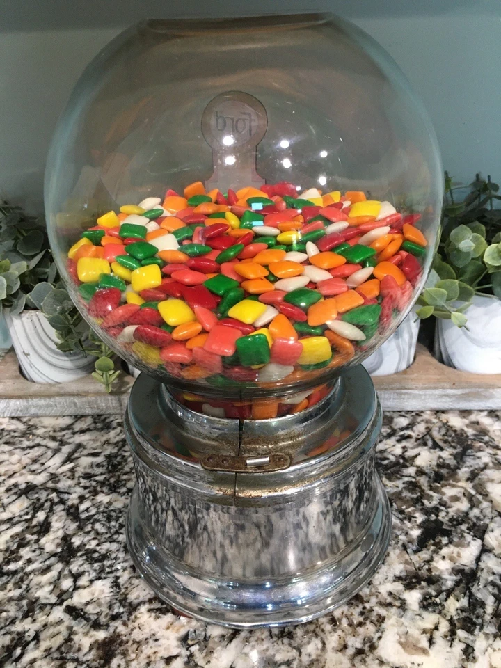 Машина для жевательной резинки Ford Glass Globe Chiclet с винтажным ключом Ford Gumball Machine Company - Изображение 4 из 4