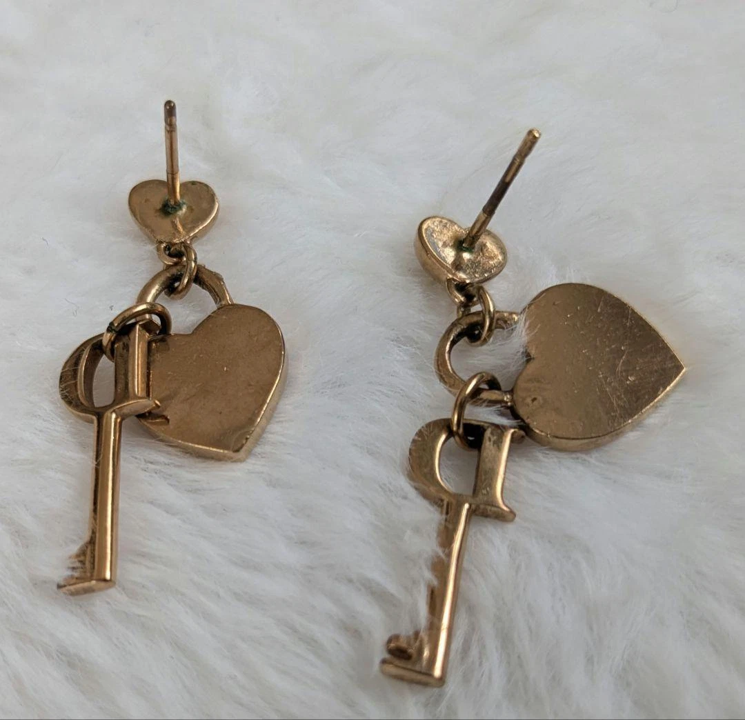 Boucles d'oreilles cadenas femme logo doré motif clé coeur Dior Christian