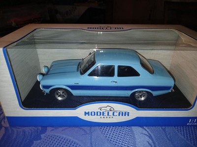 1:18 Model Car Group MCG Ford Escort MK I RS 2000, hellblau, Rechtslenker, ovp