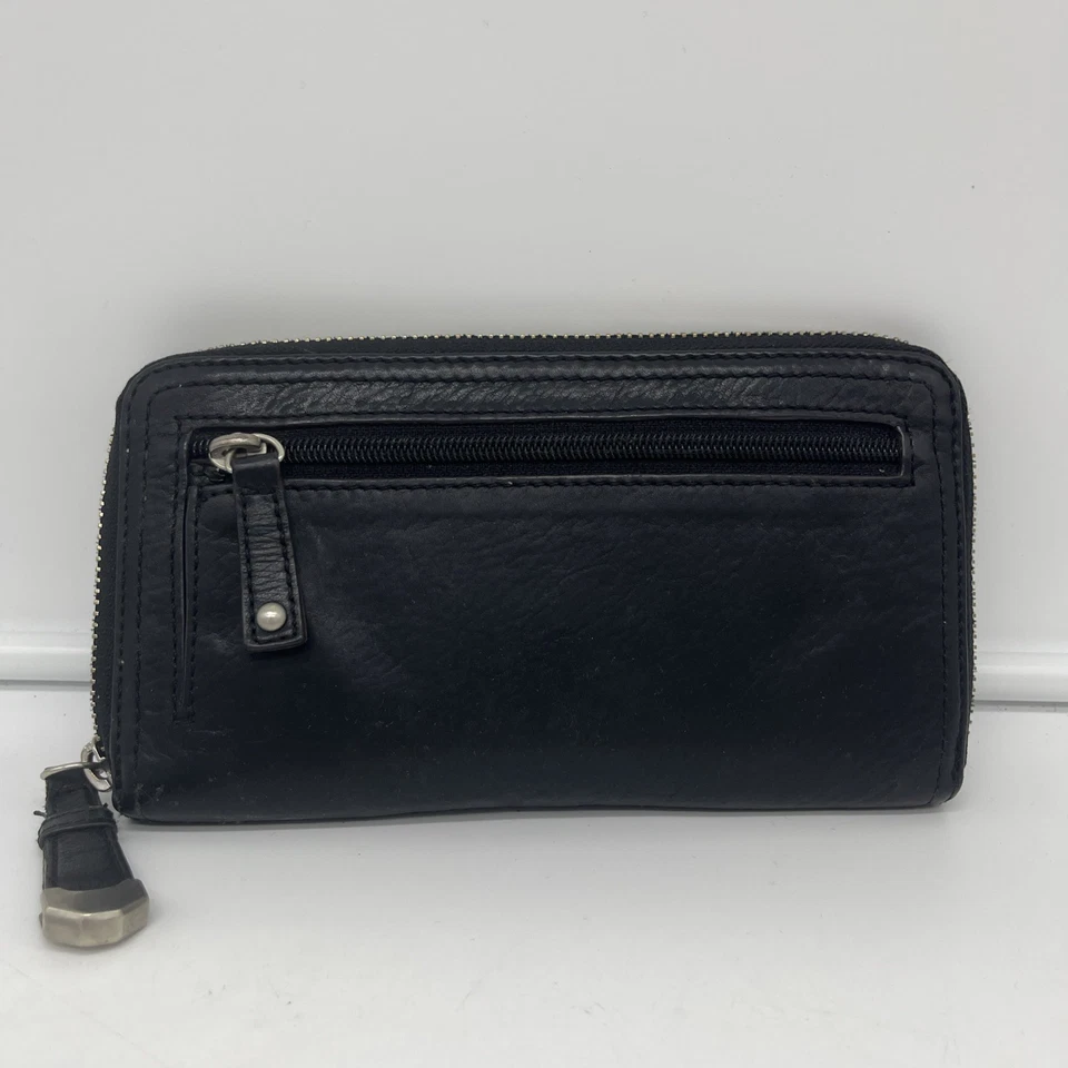 Cartera de cuero B Makowsky con cremallera alrededor negra plateada con defecto de leopardo de 8 pulgadas X 4,5 pulgadas Foto 2 de 4