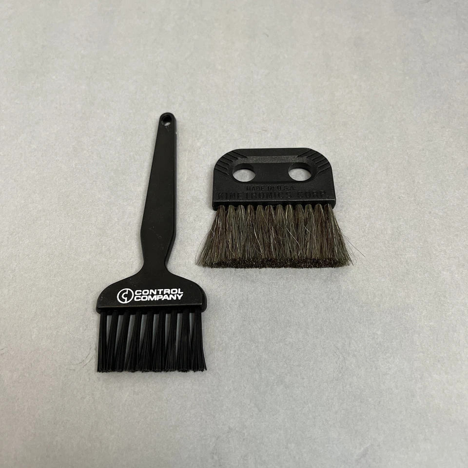 Escova antiestática Kinetronics 2 pincéis 1 pol. e 2,5 pol. - Imagem 4 de 4