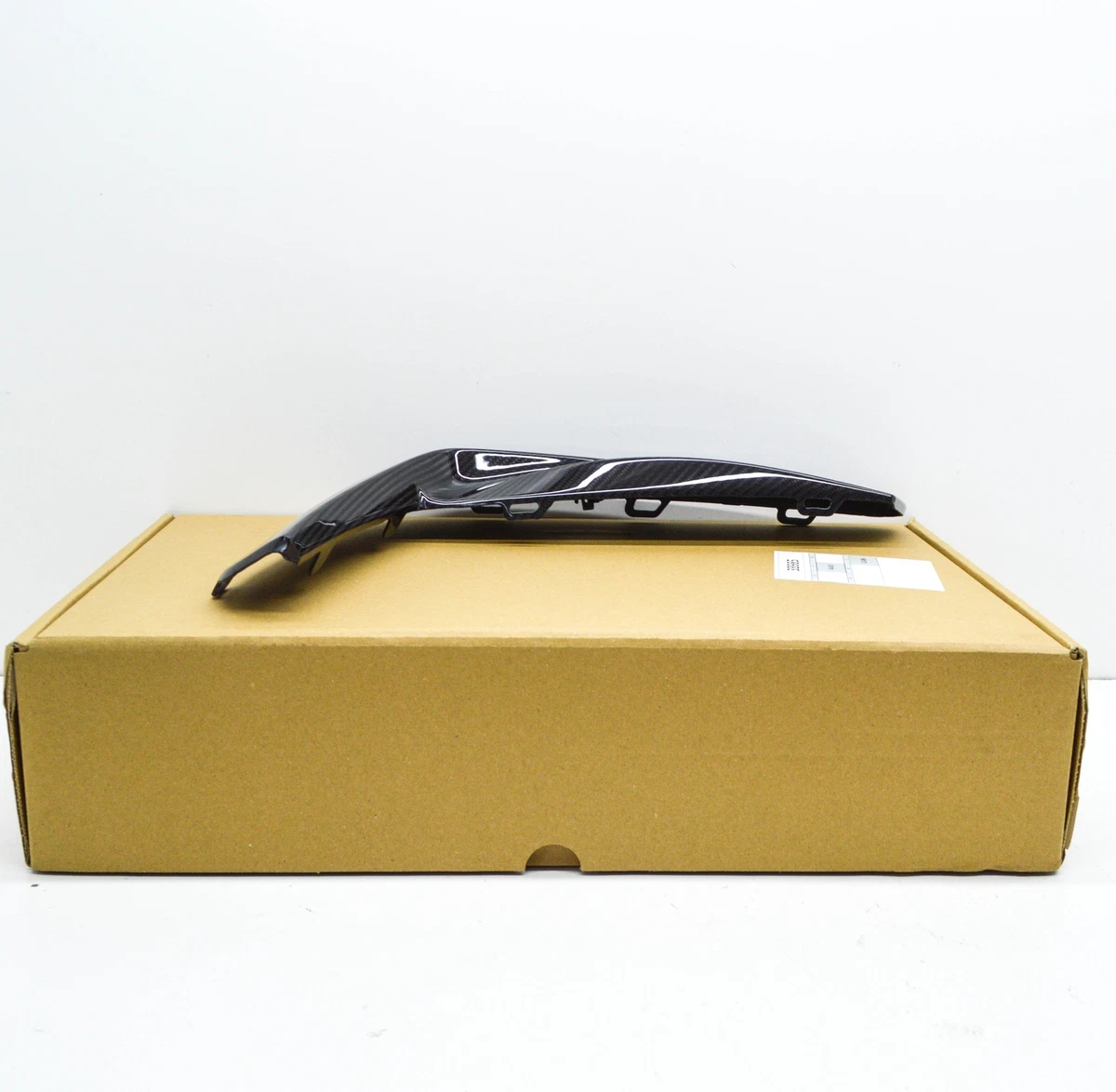 NEW BMW 8 F92 FRONT RIGHT BUMPER W/PDC TRIM GRILLE 51118077578  