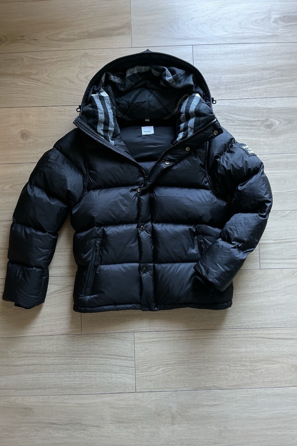 Burberry puffer size M