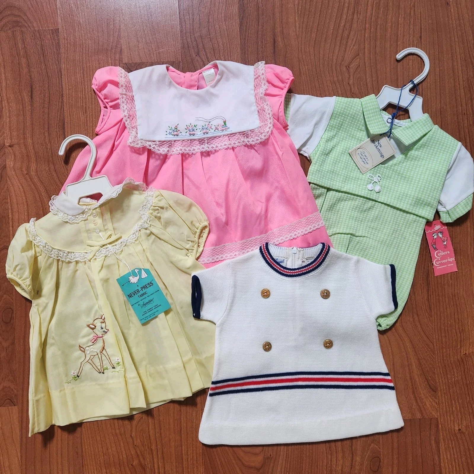 Lot of 4 Vintage Baby Girl Summer Clothes 9 Months (3 Dresses, 1 Romper) MCM 60s
Opens in a new wind