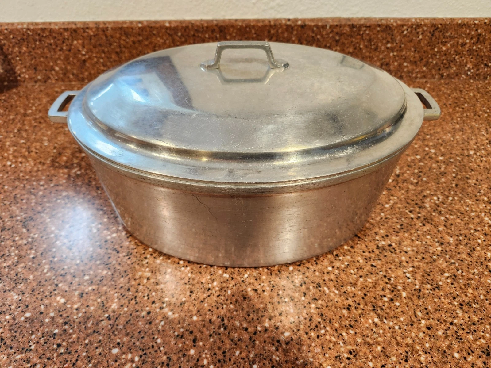 Vintage Miracle Maid G2 Cast Aluminum Roaster Dutch Oven with Lid 6 Quart.