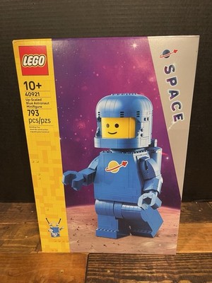 LEGO 40921 Space Up-Scaled Blue Astronaut Minifigure 793pcs New 
