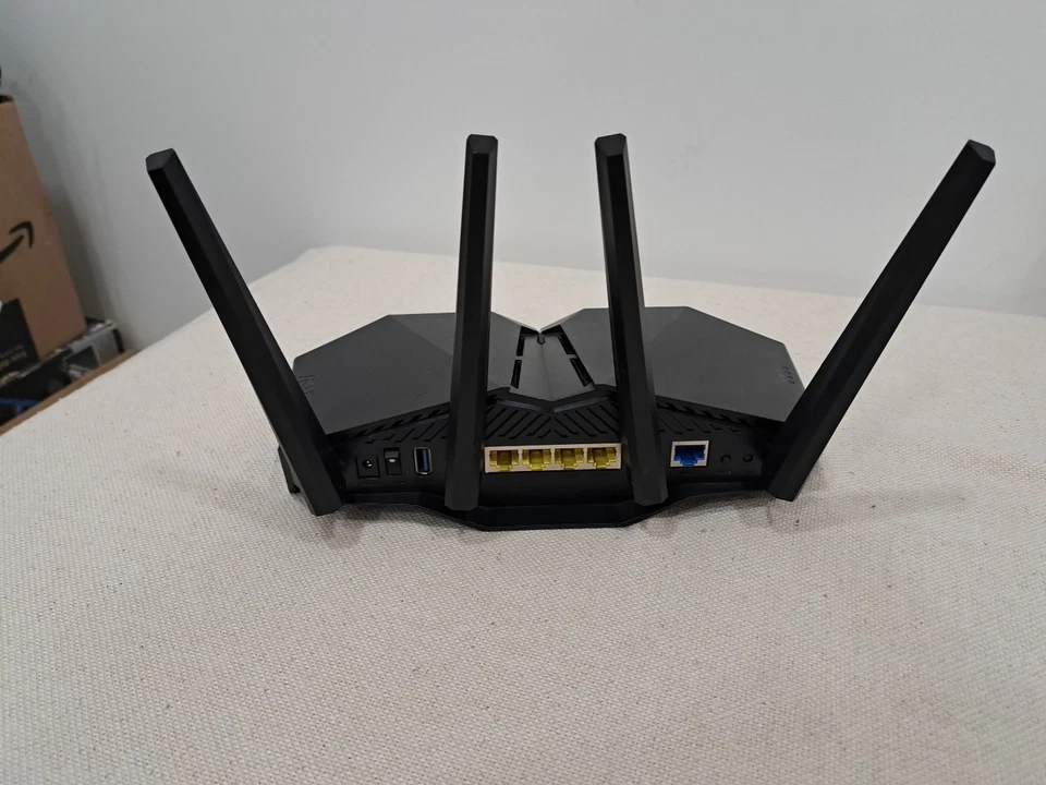Router para juegos ASUS Dual Band Wi-Fi 6, modelo: AX5400 / RT-AX82U lote #1 Foto 4 de 4