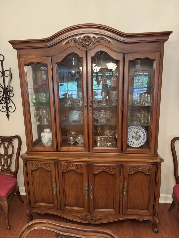 Mesa de comedor Thomasville provincial francesa Luis XV extensión cereza con 6 sillas Foto 3 de 4