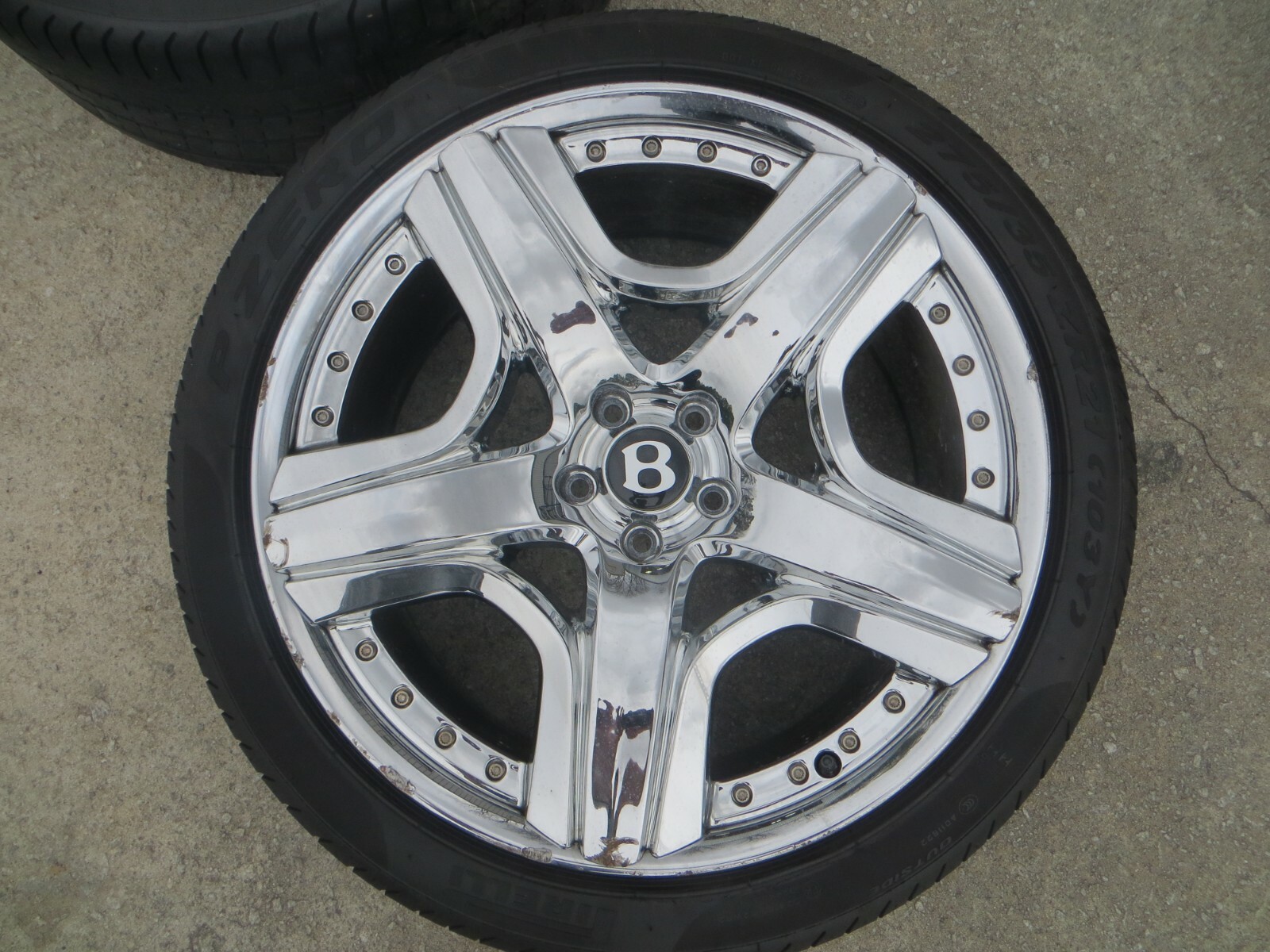 CHROME BENTLEY 21 INCH CHROME RIM SET 275/35 PIRELLI VERY LUXURIOUS