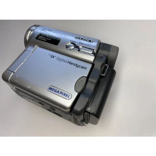 Sony Digital Handycam DCR-TRV33 Carl Zeiss Vario-Sonnar Silver For parts JAPAN - Image 2 of 4