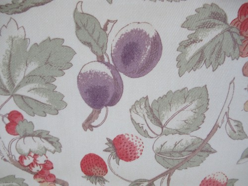 P Kaufmann Fruit Print Home Decor Fabric 4 Yards Strawberries Plums Kitchen - Picture 4 of 7